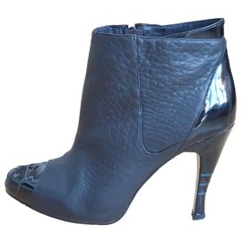 Botines Diesel de cuero negro y charol 39