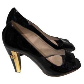 Décolleté Chanel in vernice nera 39