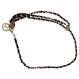 Cintura Chanel intrecciata in pelle nera e metallo dorato CC