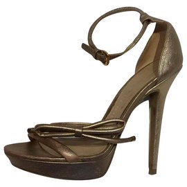 Burberry Sandali con tacco alto color oro smorzato