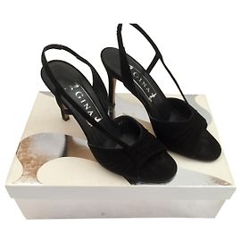 Sandali Gina Serena in camoscio nero
