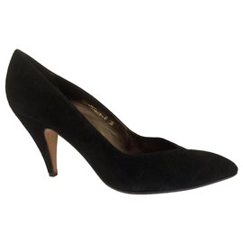 Pumps aus schwarzem Wildleder von Gina