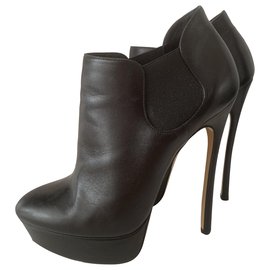 Botas de cano curto Casadei em couro preto 38.5