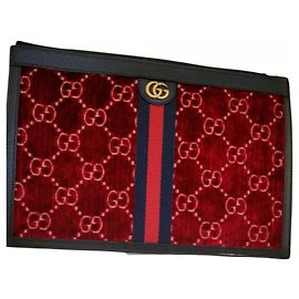 Pochette Gucci in velluto rosso scuro