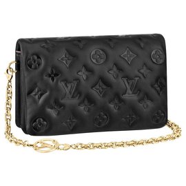 Louis Vuitton Pochette Coussin Nera in Pelle di Agnello