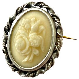 Vintage Sehr alte Brosche (CA 1900)in Sterling Silber und dem Stein eines versteinernden Brunnens