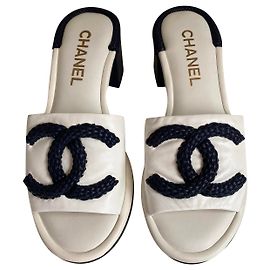 Mules Sandali Chanel Bianco e Blu Scuro Pelle
