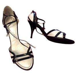 Sandali Chanel Pelle Vernice Bianca