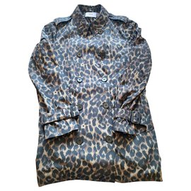 Abrigo Zapa Imper Estampado Leopardo