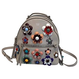 Fendi kleiner Rucksack grau Leder Blumen