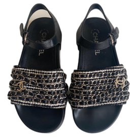 Sandali Chanel Dad in pelle nera e tweed con catena d'argento