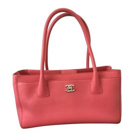 Chanel Bolsa de ombro Executive Coral em couro