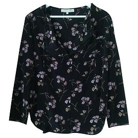Blusa Maje Vanessa Bruno de seda con motivos florales negro