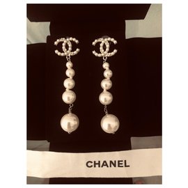 Brincos de Chanel de Pérolas Prateados