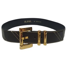 Escada Ledergürtel in Braun mit goldener Schnalle 85 cm