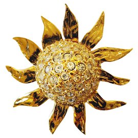 Broche fleur tournesol Yves Saint Laurent dorée