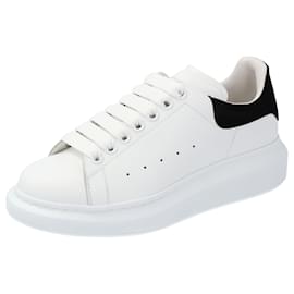 Sneaker Larry - Alexander Mcqueen
