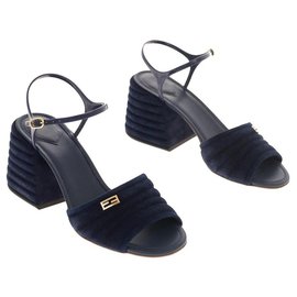 Sandales Fendi en daim bleu à bride cheville