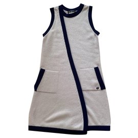 Chanel Strickkleid aus Kaschmir Lila und Marine Größe 36