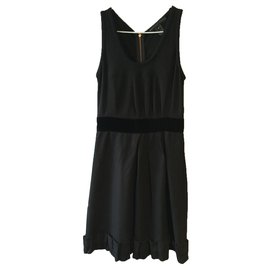 Vestido negro con cintura de terciopelo Marc by Marc Jacobs