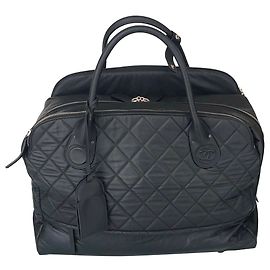 Valigia con ruote Chanel in pelle trapuntata nera