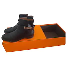 Hermès Kelly Stiefel Leder schwarz