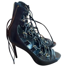 Pierre Balmain Schnürschuhe aus schwarzem Leder