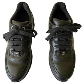 Sneakers Chanel in pelle nera
