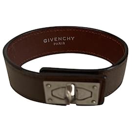 Bracciale rigido Givenchy Shark in pelle marrone scuro