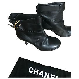 Chanel Stiefel aus schwarzem Leder 37.5