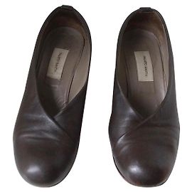 Fausto Santini Pumps aus Lammleder mit T-Ausschnitt.38