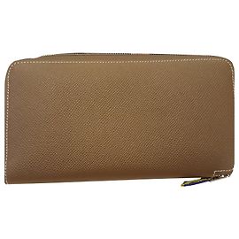 Hermès Geldbörse aus taupegrauem Leder und lila Seide