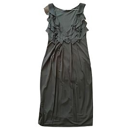 Vestido negro Elie Tahari de viscosa con volantes