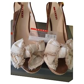 Sandali con zeppa Prada marrone scuro in pelle di cervo