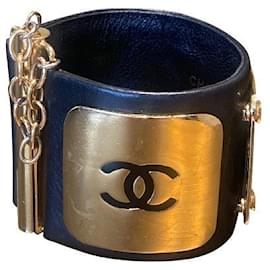 Pulsera tipo manchette Chanel Sublime cuero negro y dorado