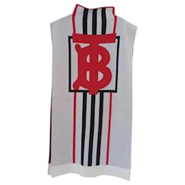 CAPA DE MUJER BURBERRY PONCHO CON BOTONES TB MONOGRAMA