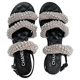 Escarpins Chanel en cuir noir 37.5