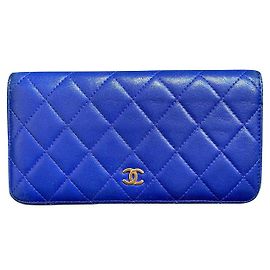 Portafoglio Chanel Timeless Classic in pelle trapuntata blu oro