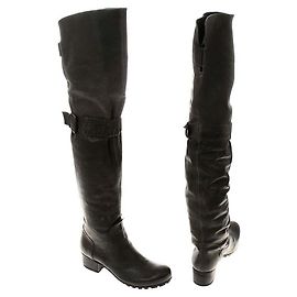 Vic Matié Vic Matie - Botas de coxa verde garrafa com look cáqui sujo no espírito do Chat Botté