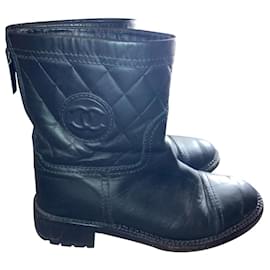 Stivali Biker Chanel in pelle nera trapuntata