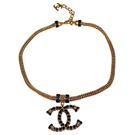 Collana Chanel in pelle dorata