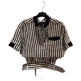 Louis Vuitton primavera / verano 2021 Playera tipo polo con aberturas y rayas Runway
