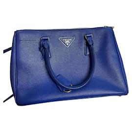 Borsa Prada in pelle saffiano blu royal