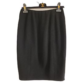 Gonna Chanel in tweed di lana nera