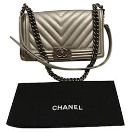 Chanel Boy Bag in pelle caviar grigia