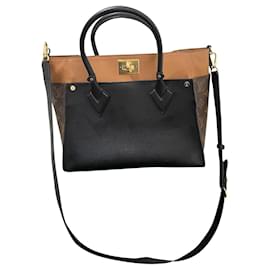Louis Vuitton Tote On My Side Beige in Pelle