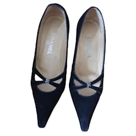 Chanel Pumps aus schwarzem Samt Größe 38