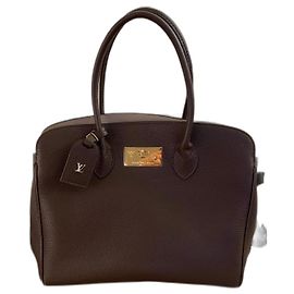 Sac à main Louis Vuitton Milla en cuir marron foncé