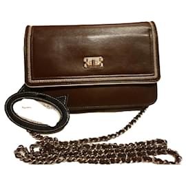 Portafoglio con catena Chanel cioccolato in pelle