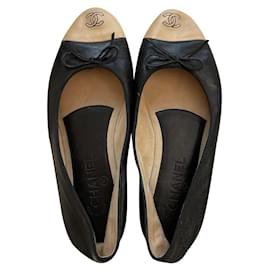 Bailarinas Chanel de piel negra con lazo beige